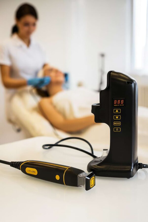 Estetický přístroj pro lifting pleti BeautyRelax Fraxlift Exclusive Thermage Black Gold